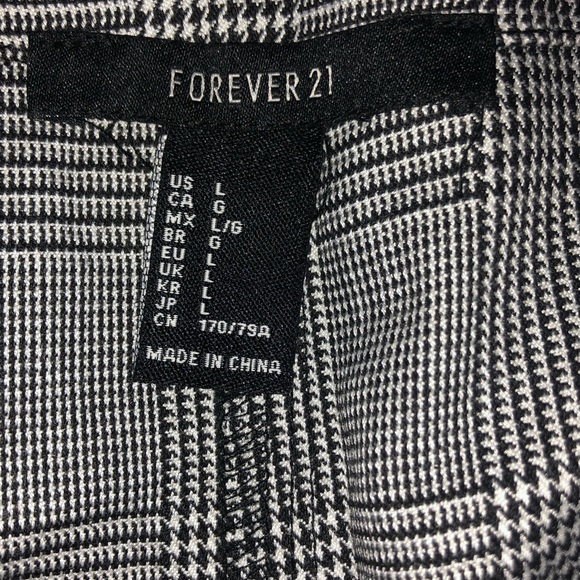 Size large plaid shorts from Forever21 - Picture 4 of 4